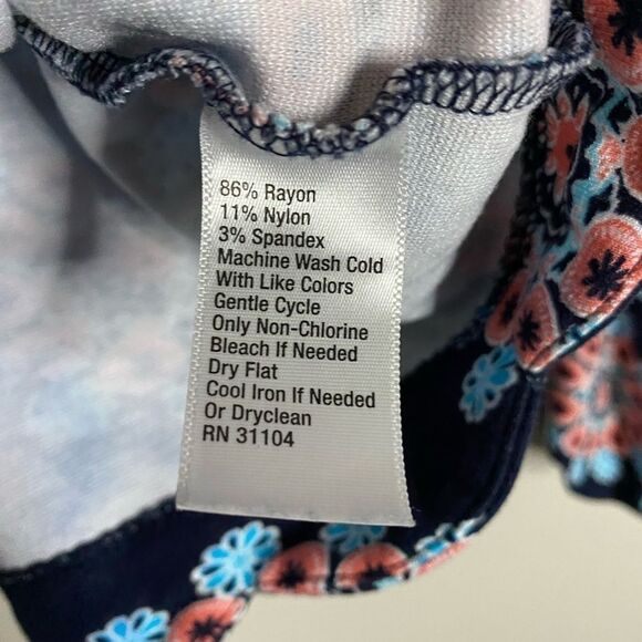 Crown & Ivy Plus Size Scallop Hem Ponte Tank Size 1X - Picture 8 of 8